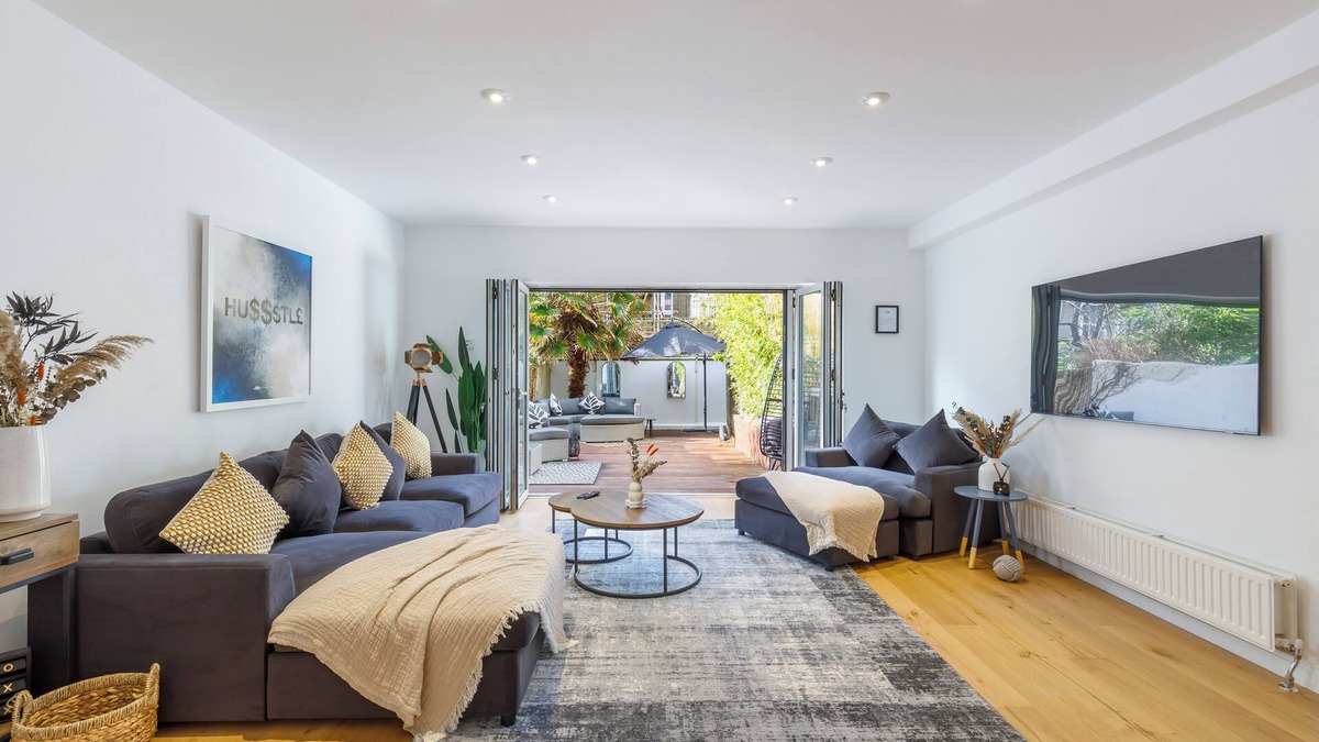 Hove House | Luxury 5 bedroom home, newly refurbished to a high standard throughout