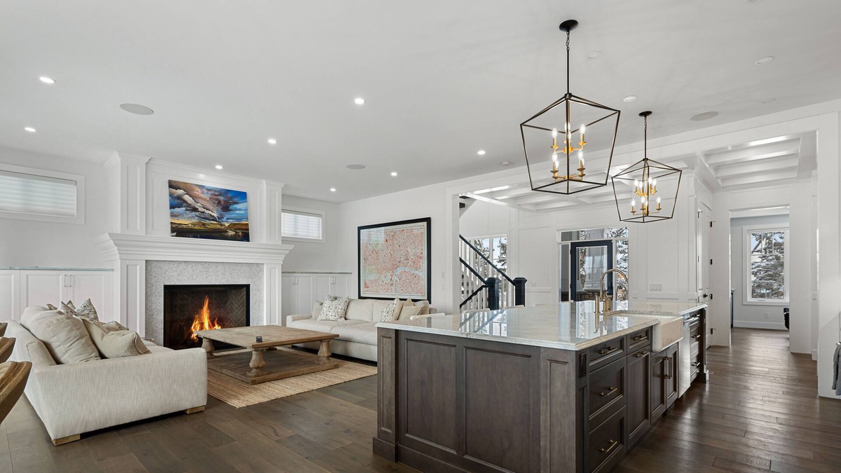 Currie Barracks House | Luxury 5 Bedroom Getaway in Currie Barracks