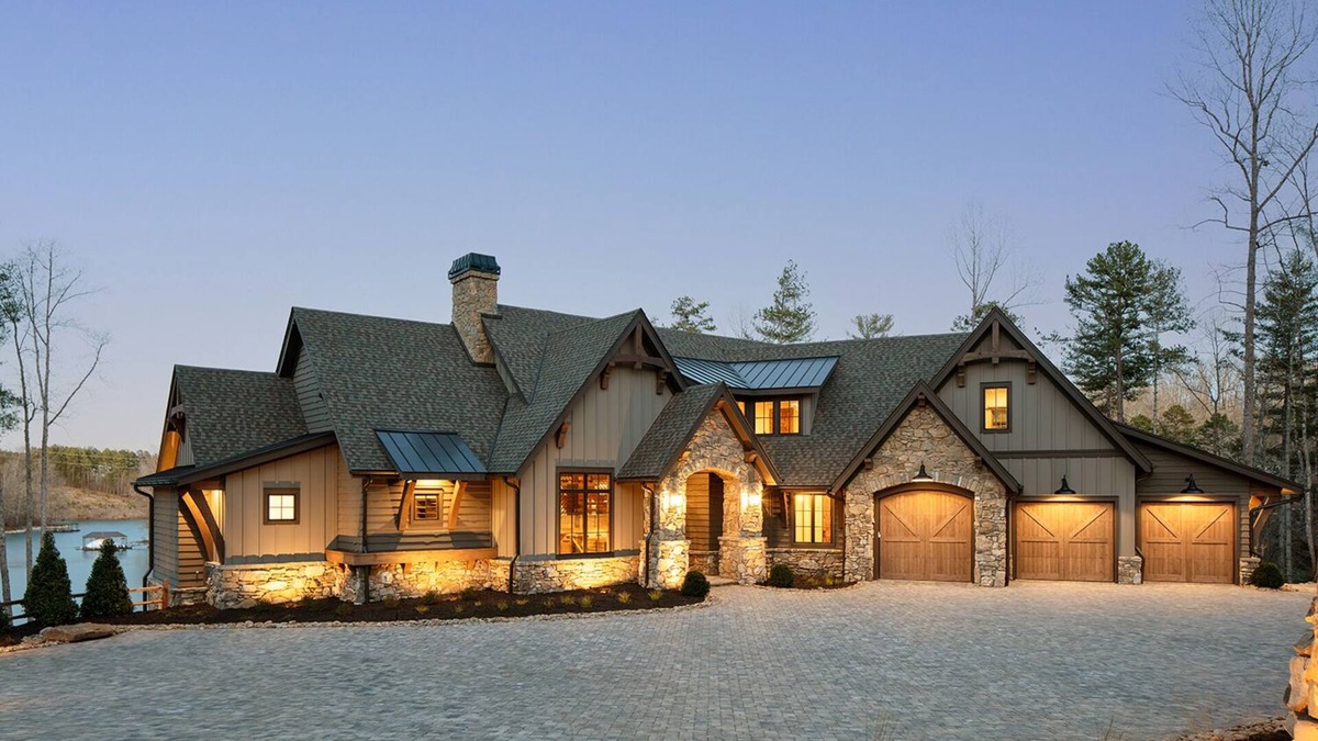 Salem House | Luxury 5 Bedroom Lake Keowee Home with Dock