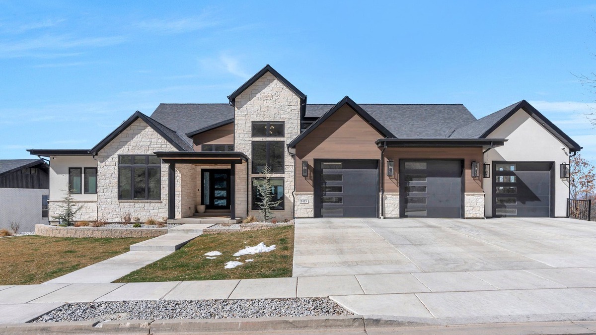Provo House | Luxury 5-bedroom retreat with pool, game room, indoor court & theater near BYU