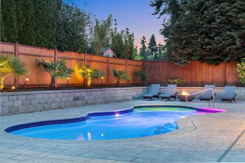 Edmonds Villa | Luxury 5 beds Villa with Heated Pool & Resort Amenities