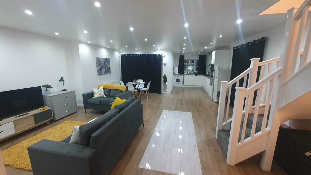 Luton House | Luxury 5 - New Bedroom Chalet