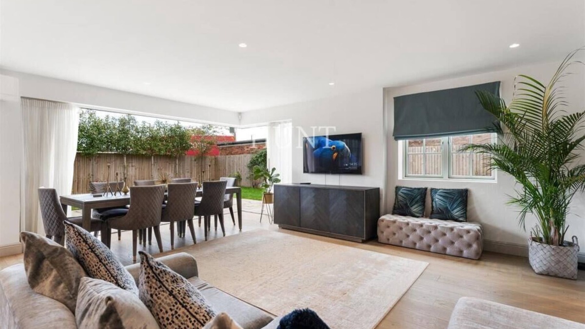 Waltham Abbey House | Luxury 5Bed Gated Home in High Beech