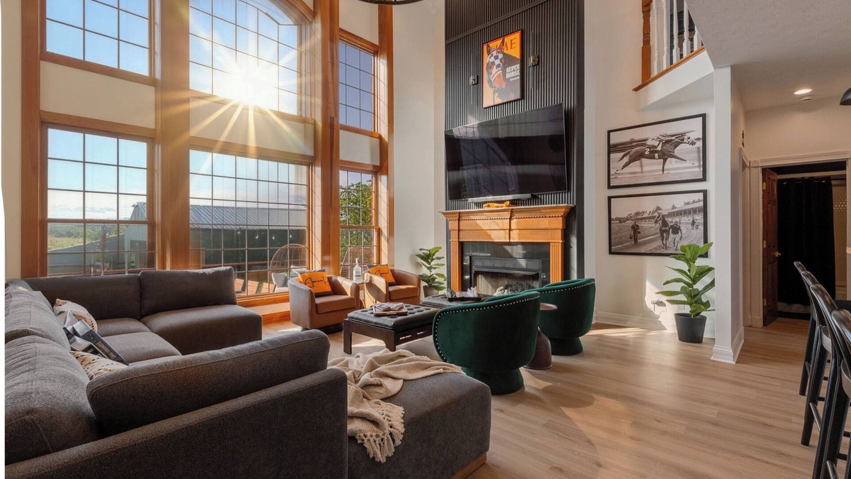 Bloomfield House | Luxury 5BR Estate: Bourbon Bar, Spa, Pool, 100"TV Cinema, 12 mins to Bardstown