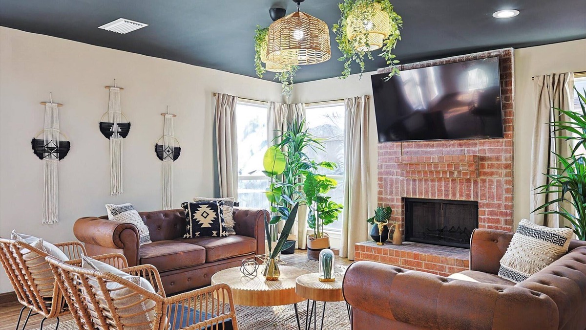 DeSoto House | Luxury 5BR Getaway w/Pool, Hot Tub & Cinema