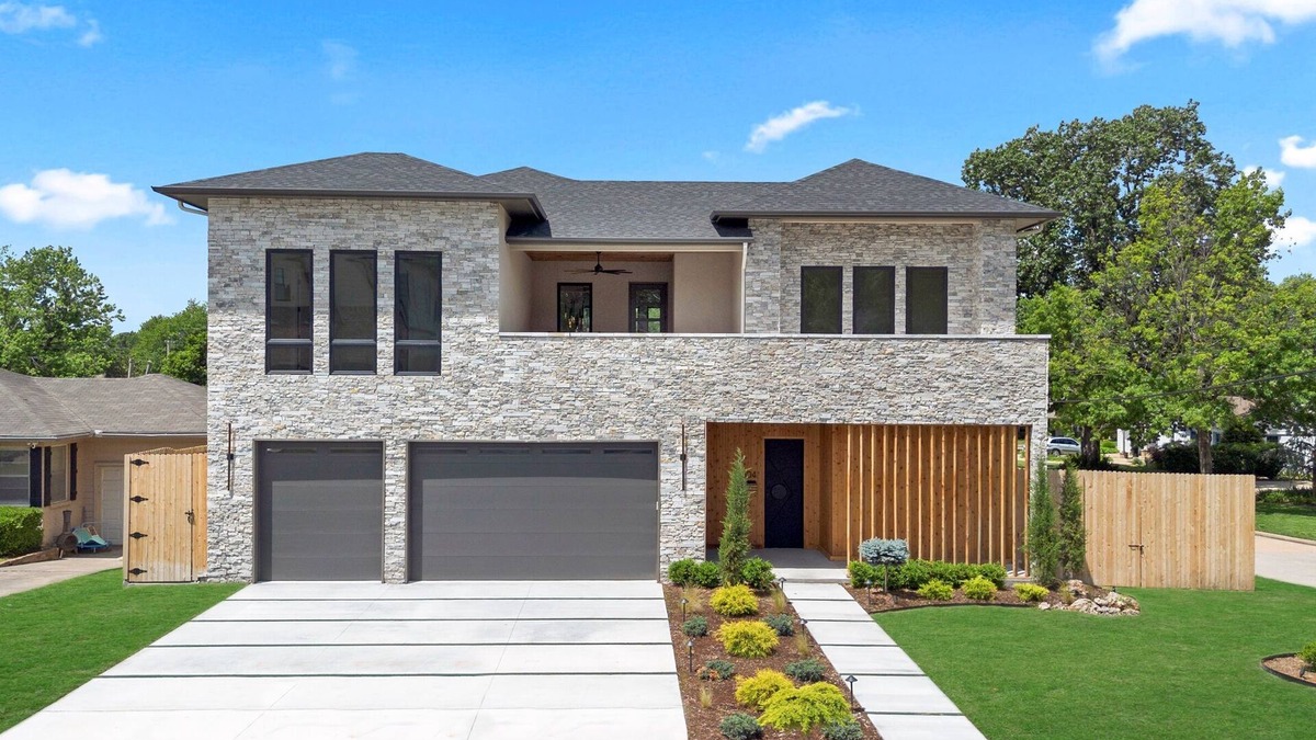 Tulsa House | Luxury 5BR – Pool Hot Tub Near Gathering Place