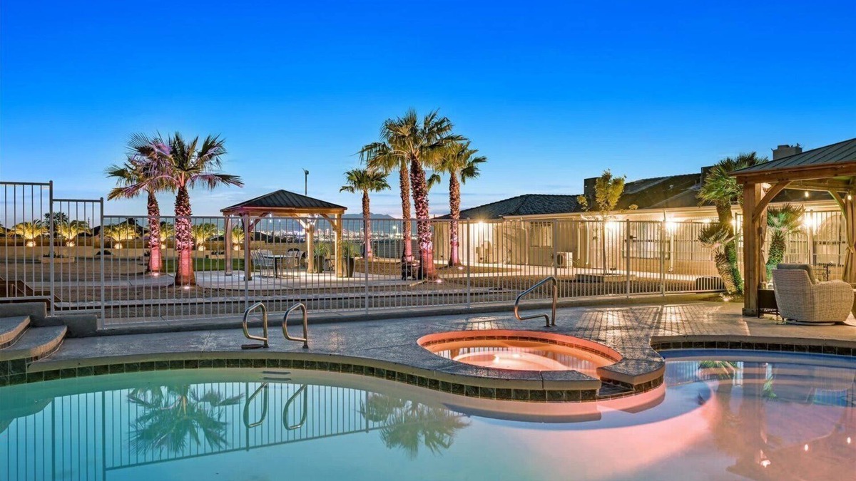 Foothills House | Luxury 5BR Retreat Pool, Hot Tub, Gym 7000sqf