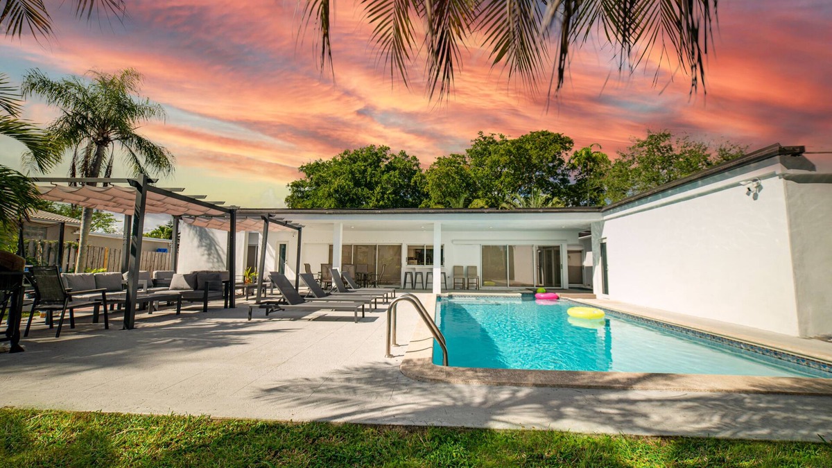 Cutler Bay House | Luxury 5BR Retreat w/Pool & Games in Miami