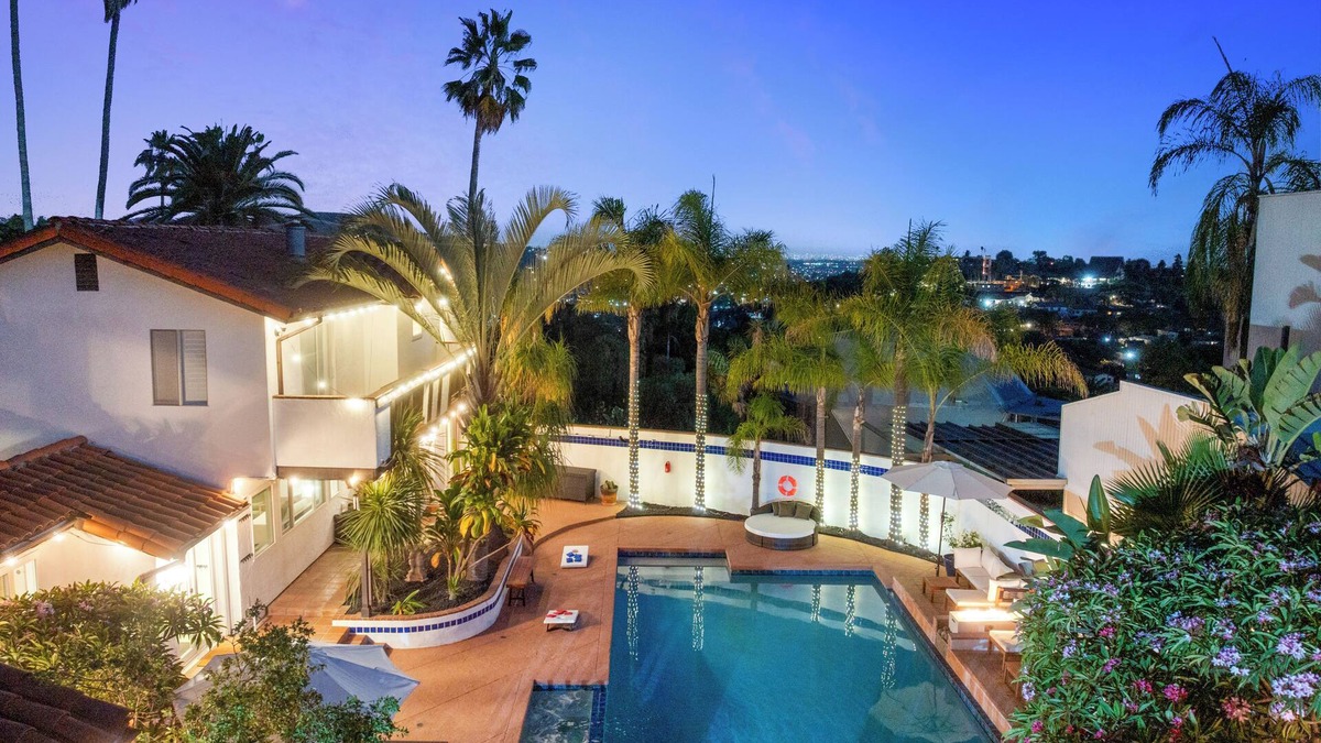 Mount Helix Villa | Luxury 5BR Villa - Pool, Spa, Movie Theater, Game Room, Bar, & Outdoor Dining