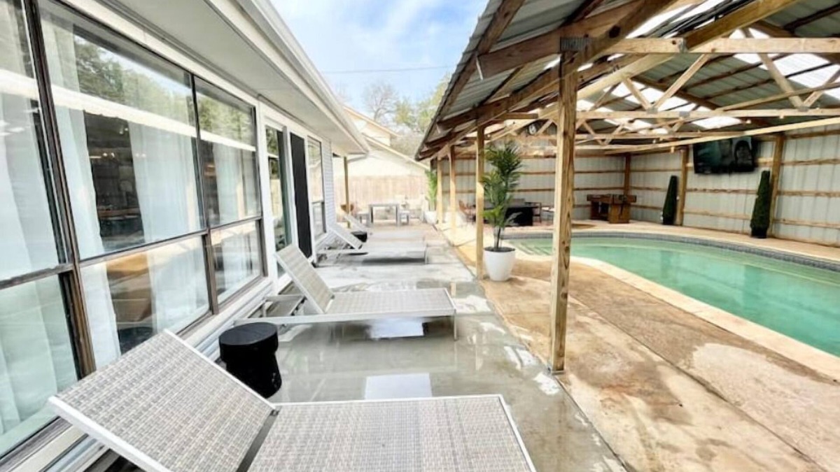 Indian Oaks House | *Luxury 5mi Domain 6Rms3 bath/Pool/HotTub/Foosball