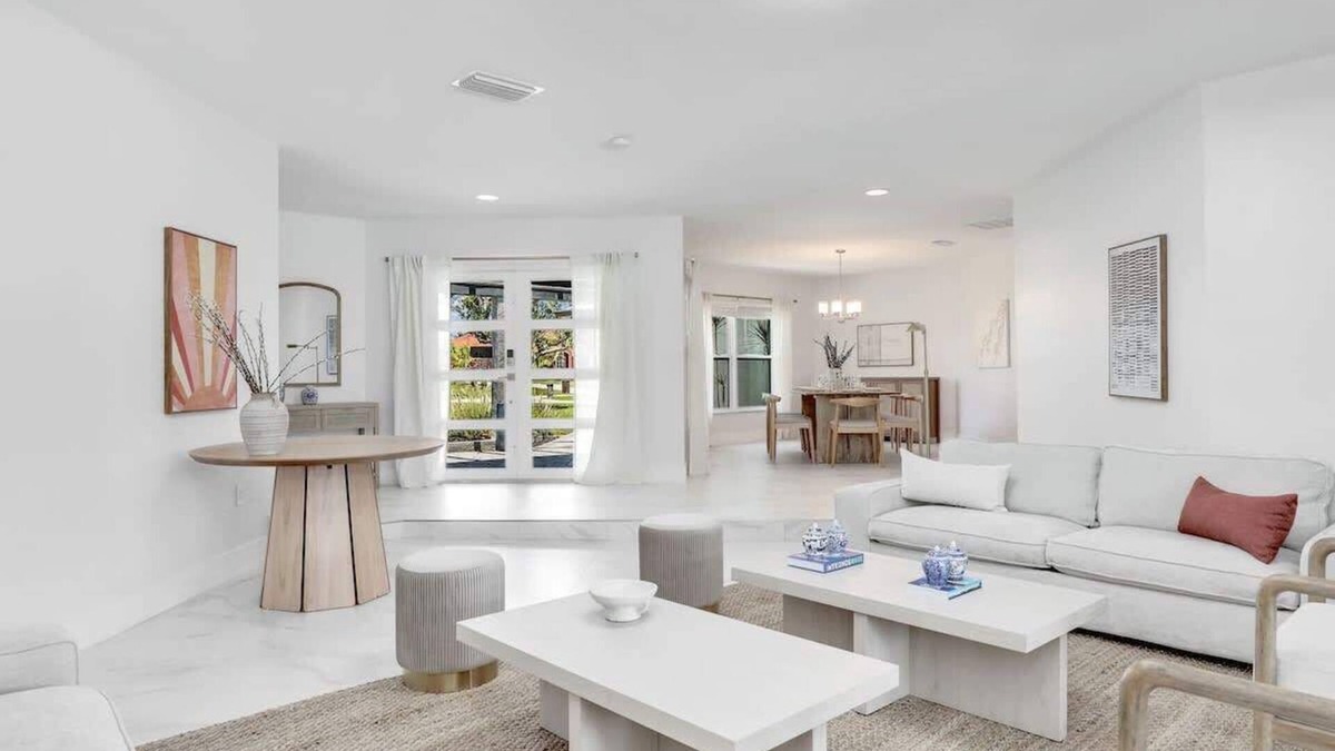 Rainbow Farms House | Luxury 6,000 sqft Oasis- Pool, Sleeps 16