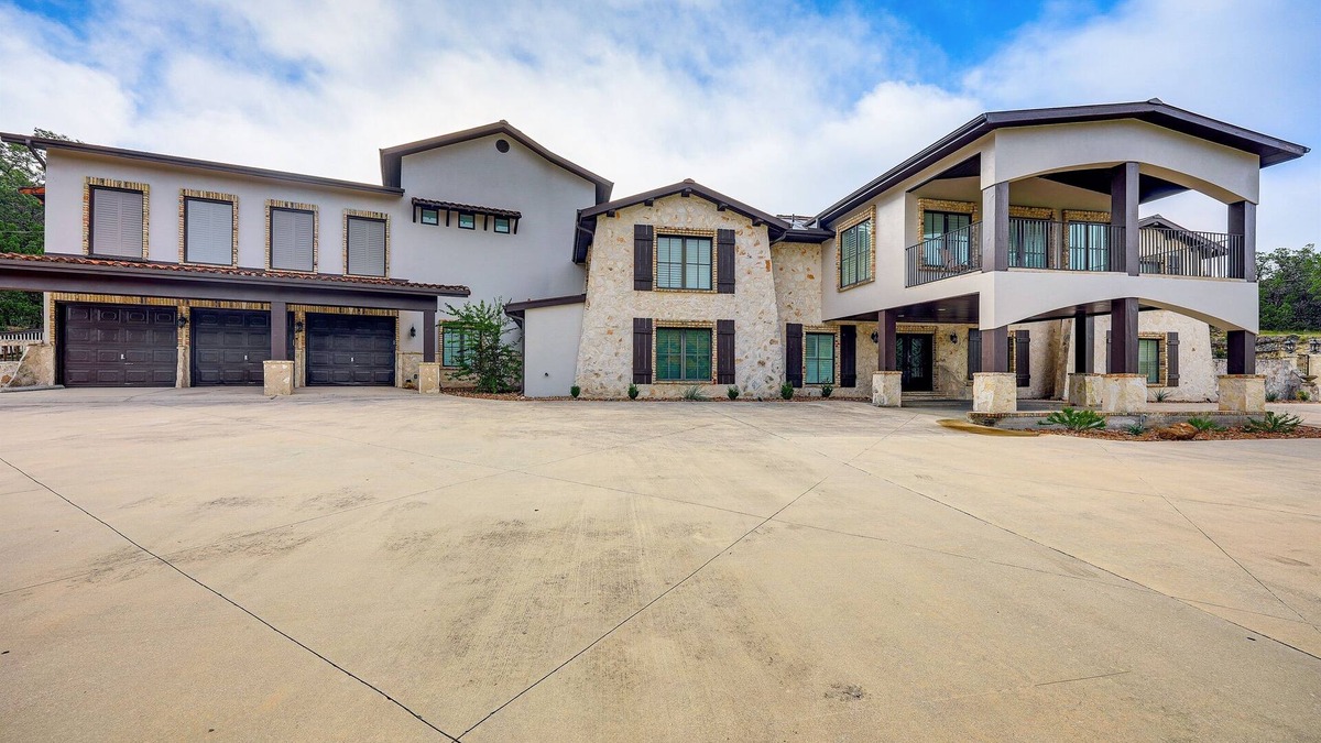Helotes House | Luxury 6.5 acre Mansion | Heated Pool, Hot Tub, Game Room