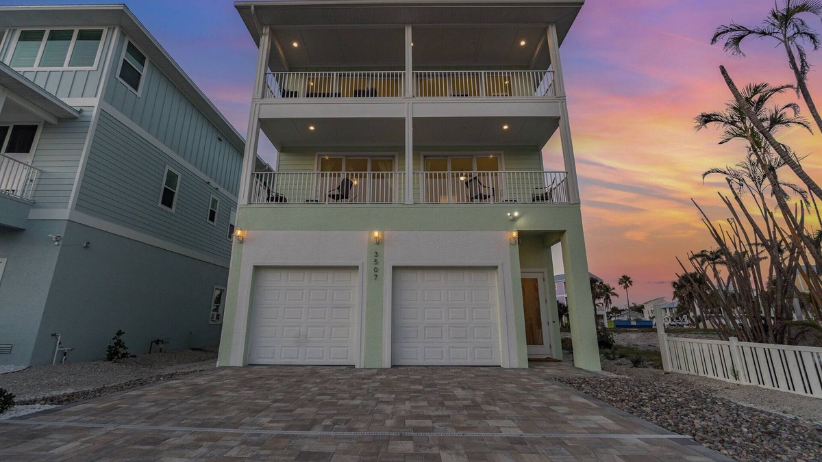 Fort Myers Beach House | Luxury 6-Bed, 6-Bath Gulf-View Villa with Pool & Elevator – Perfect Getaway!