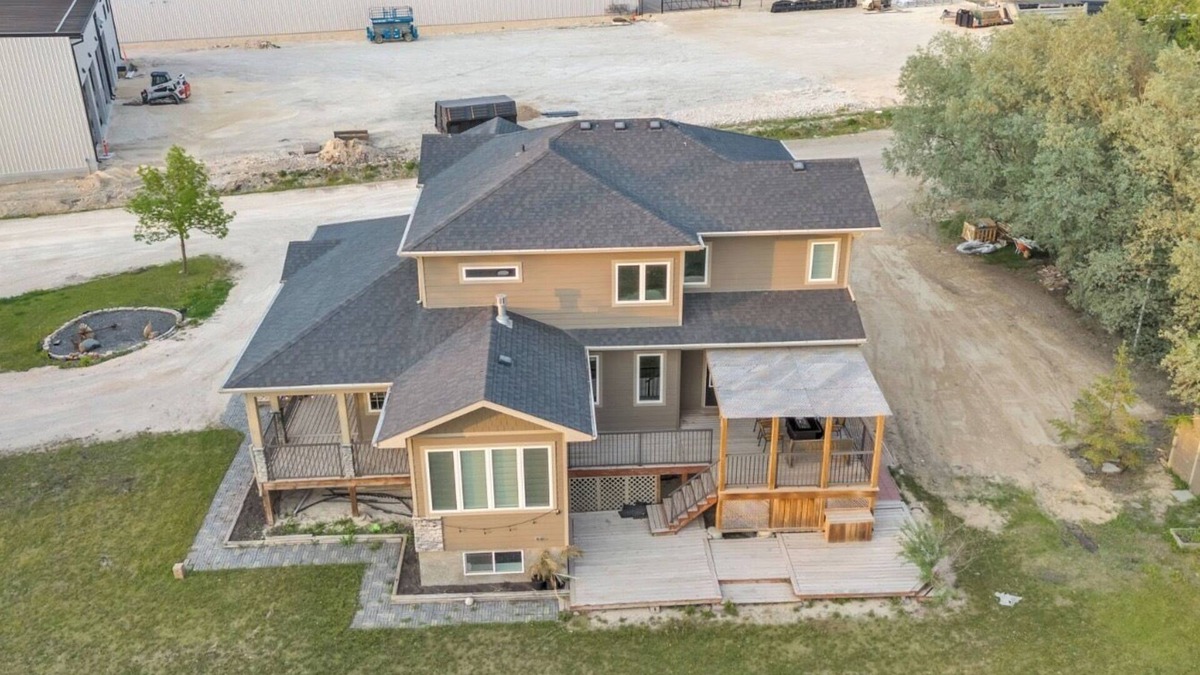 West St. Paul House | Luxury 6-bedroom house with Long driveway in West Saint Paul