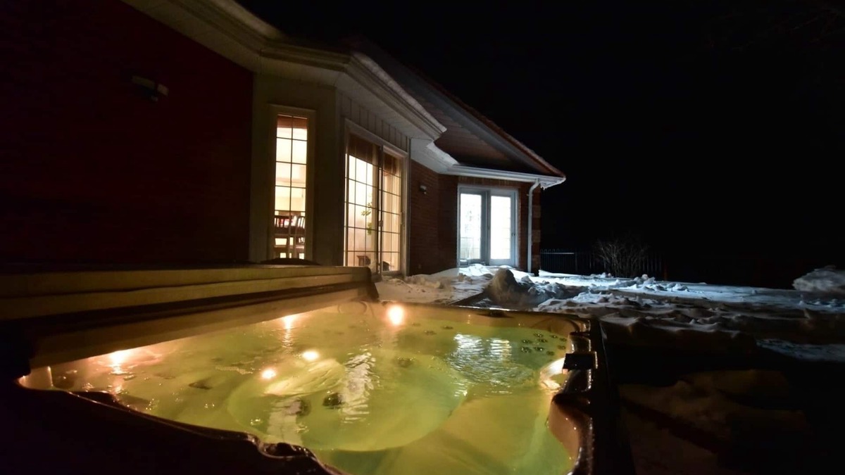 Central Frontenac House | Luxury 6 bedroom home with pool and hot tub!