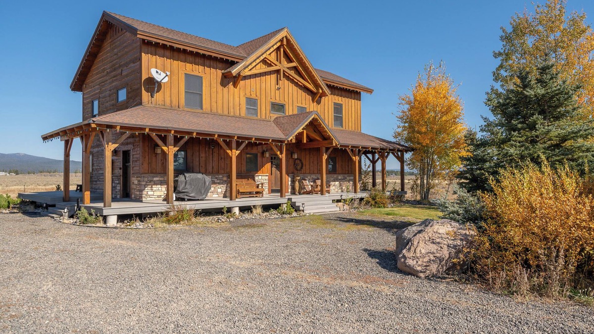 Island Park Cabin | Luxury 6 BR cabin, STUNNING mountain views, hot tub, lake access, Yellowstone!