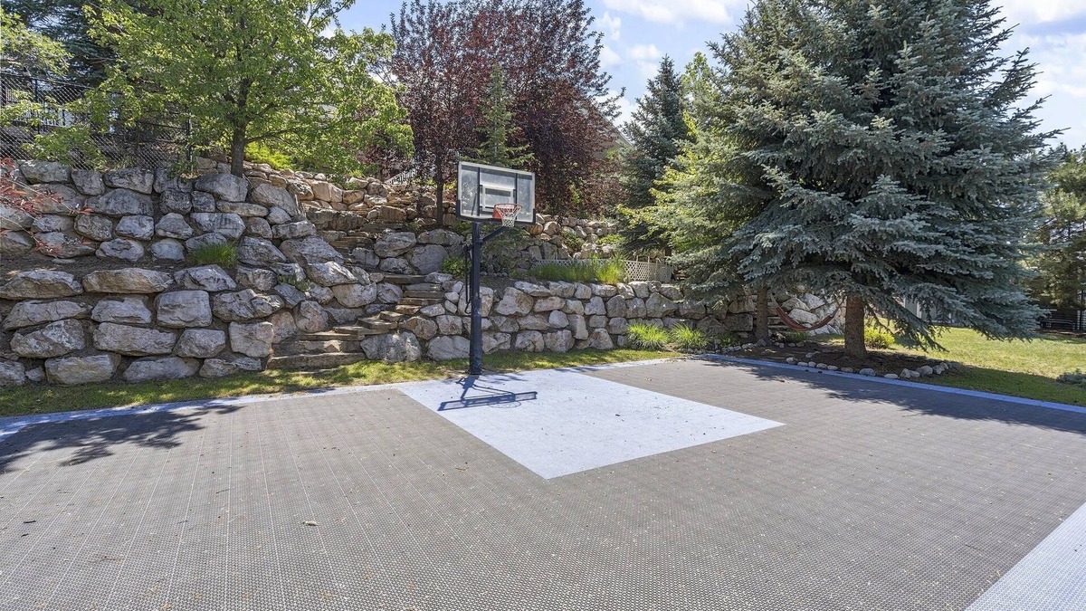 Layton House | Luxury - 6000sqft- Sleeps 22+ Basketball, Billiards, Theater, Game, PrincessRoom