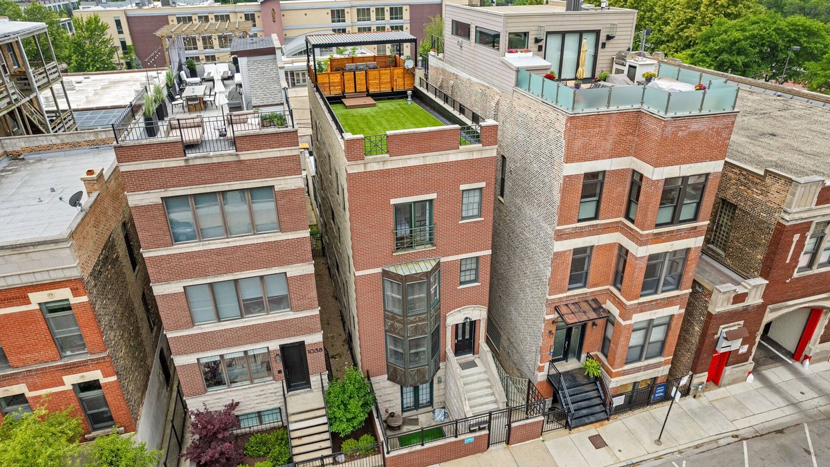 Old Town Condo | Luxury 6BD/5BTH + Roofdeck - Downtown Chicago!