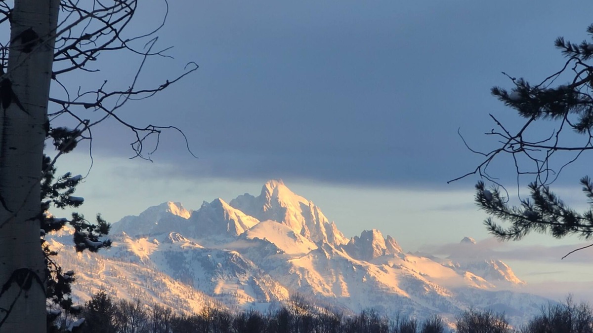 Wilson House | Luxury 6BR family friendly home, Teton views, Starlink, new hot tub, 5800 SF.
