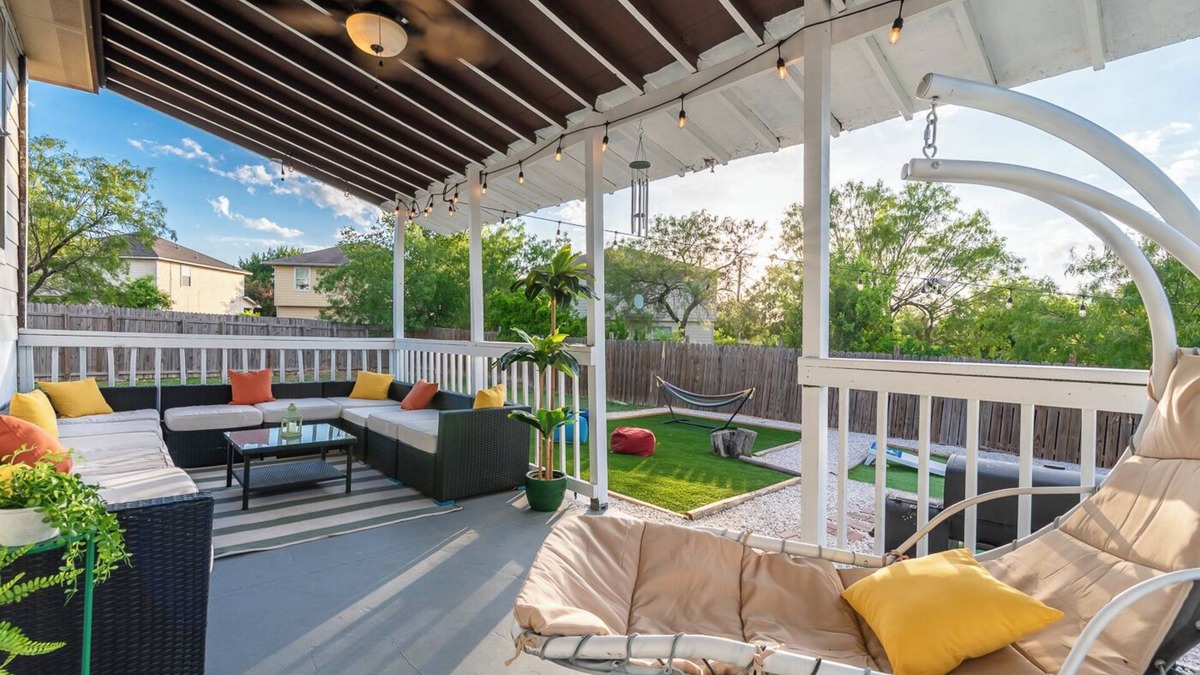 Solana Ridge House | Luxury 6BR home with Game Room & Fire Pit & Mini golf by Lackland AFB & SeaWorld