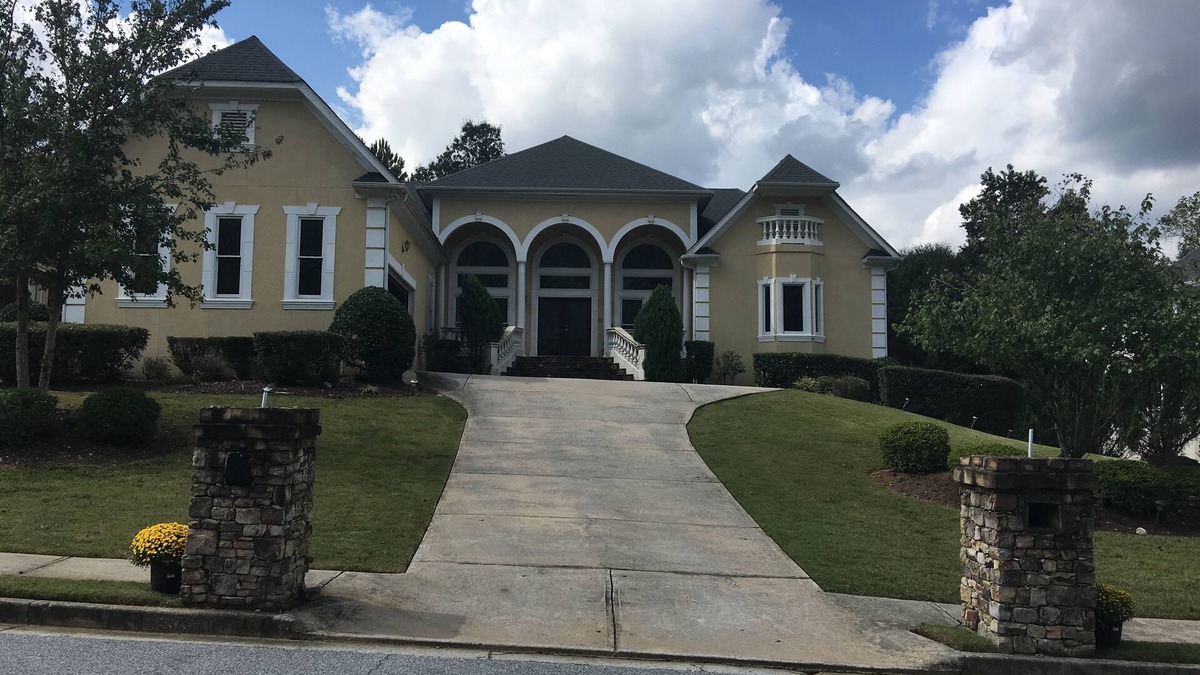 Conley House | Luxury 6BR Mini-Mansion - Sleeps 16+ Theater Event Room Near Airport/Dwtn
