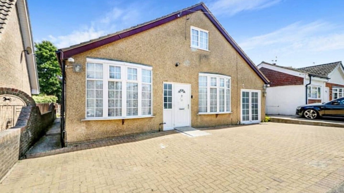 Luton House | Luxury 7 beds 5 baths detached house with parking