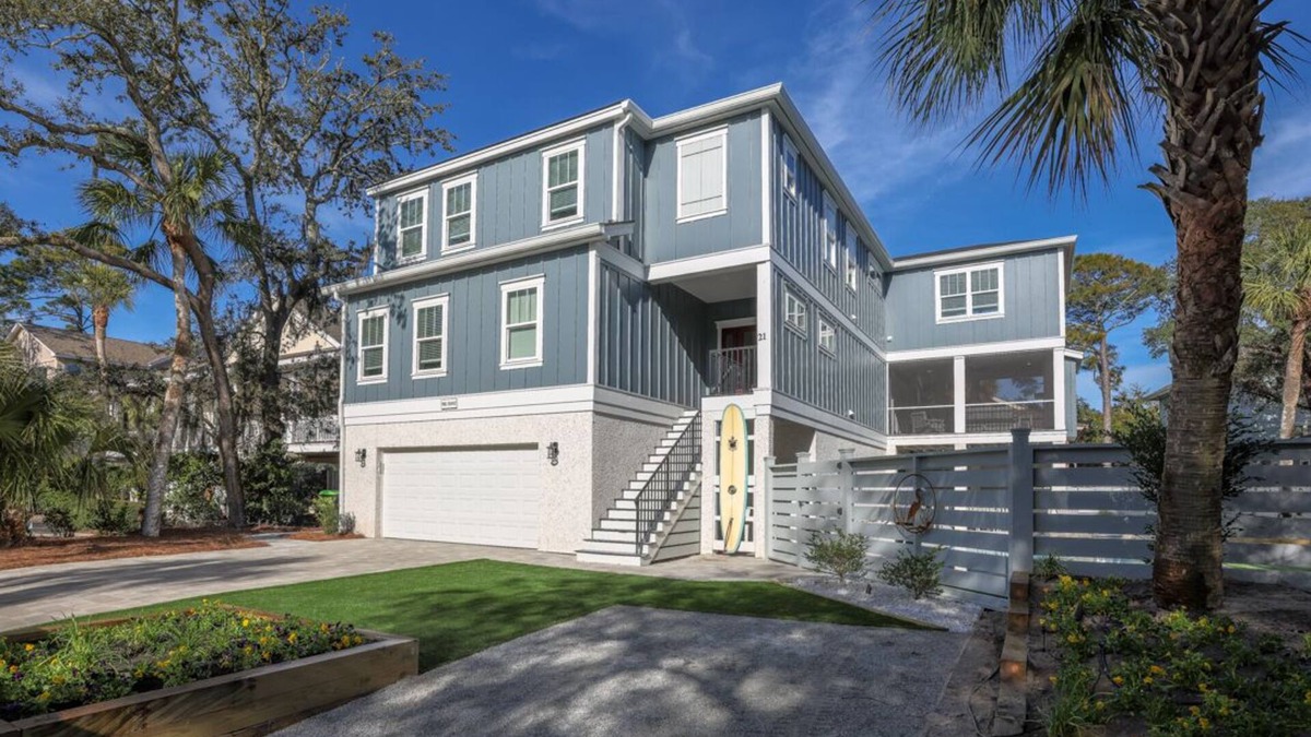 North Forest Beach House | Luxury 7 BR, 3rd Row, Pool & Spa, Ideal location.