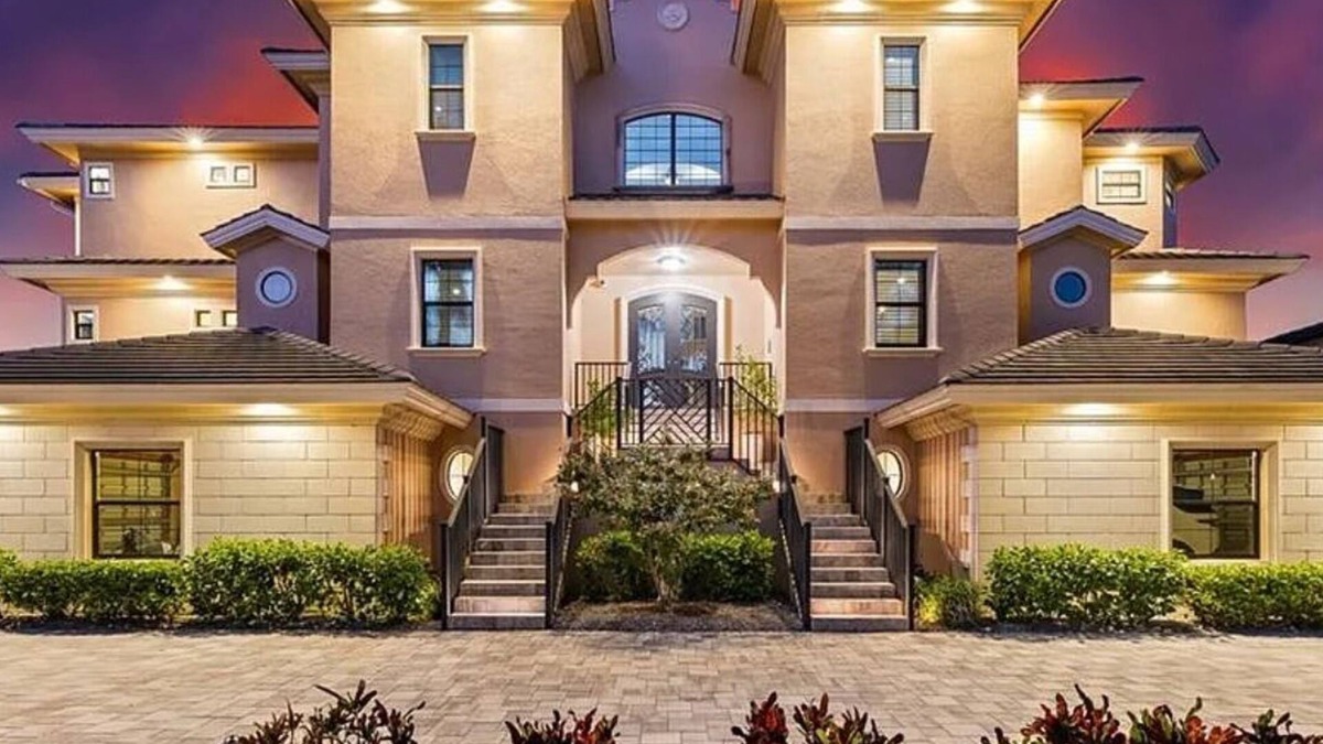 Biggar House | Luxury 7BR Waterfront in Fort Myers, Sleeps 14+, Near Sanibel