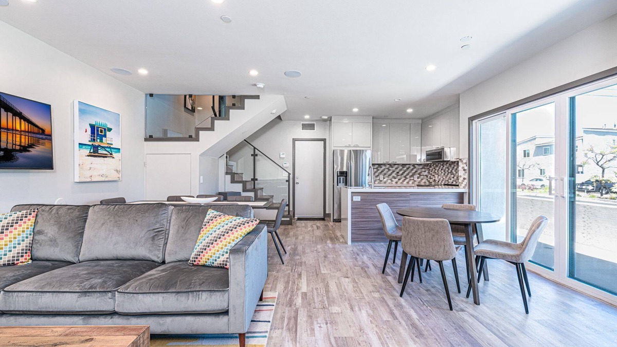 West Newport Condo | Luxury 8BR Retreat with AC | Modern Upgrades | 2 Oversized Rooftop Decks!