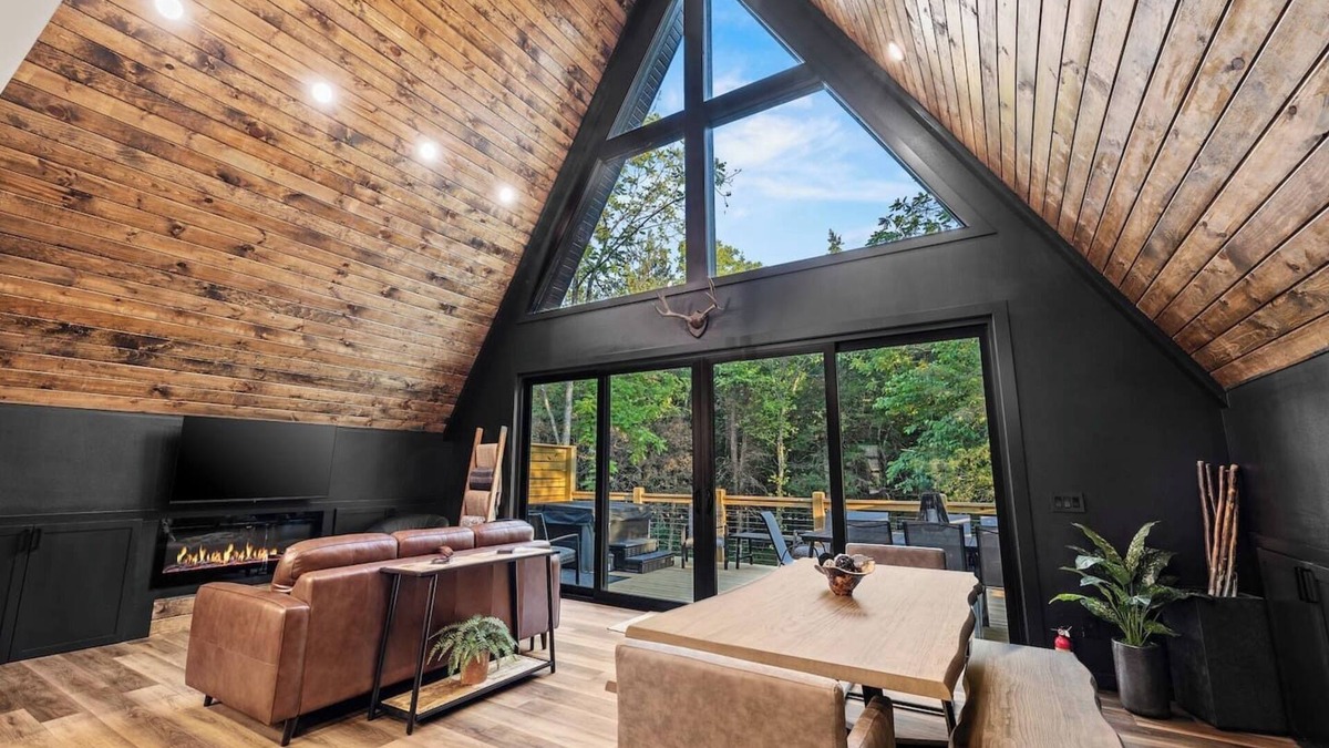 Omaha House | Luxury A-Frame*Hot-tub*Firepit