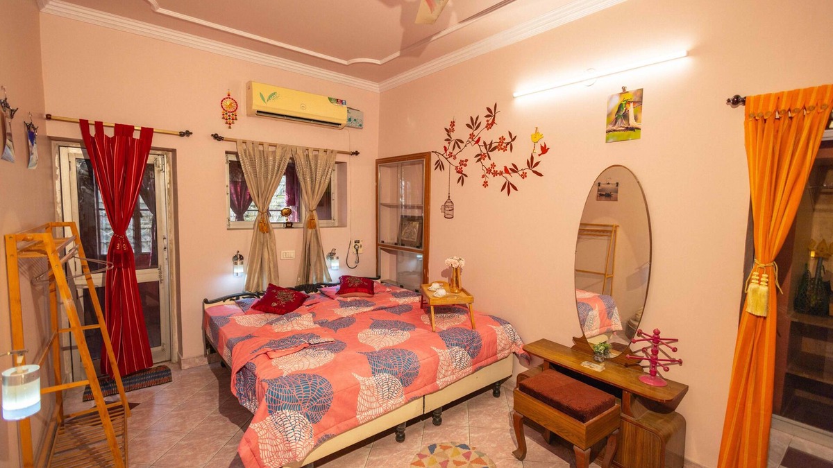 Malviya Nagar Bed & Breakfast | Luxury AC Boutique BnB, 2 Bedrooms, Living & Game Rooms, Kitchen, Work Desk