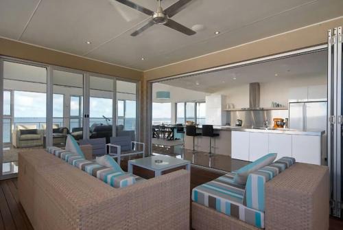 Port Elliot House | Luxury Accommodation with Breathtaking Sea Views