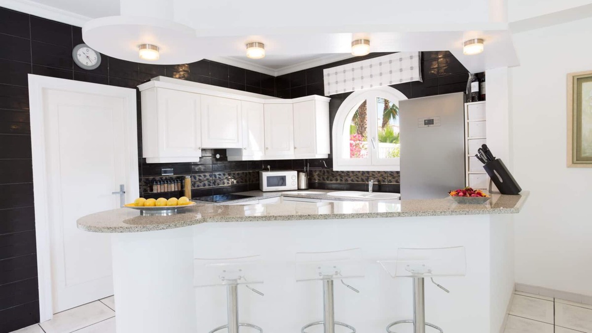 La Sabatera Villa | Luxury Air conditioned Villa with 3 bedroom suites