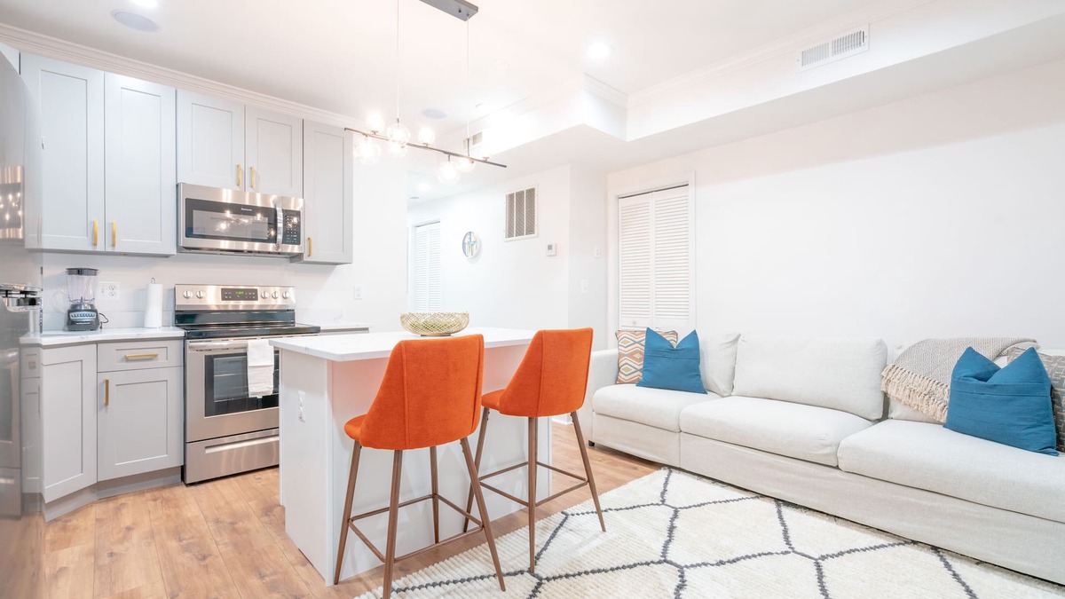 Trinidad Apartment | Luxury and Bright Remodeled Suite! Close to dwntn, airport & restaurants. Quiet!