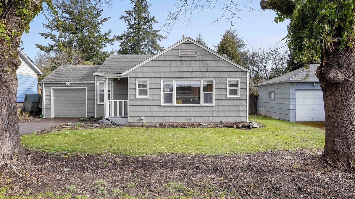 West Salem House | Luxury and comfort at this cozy home