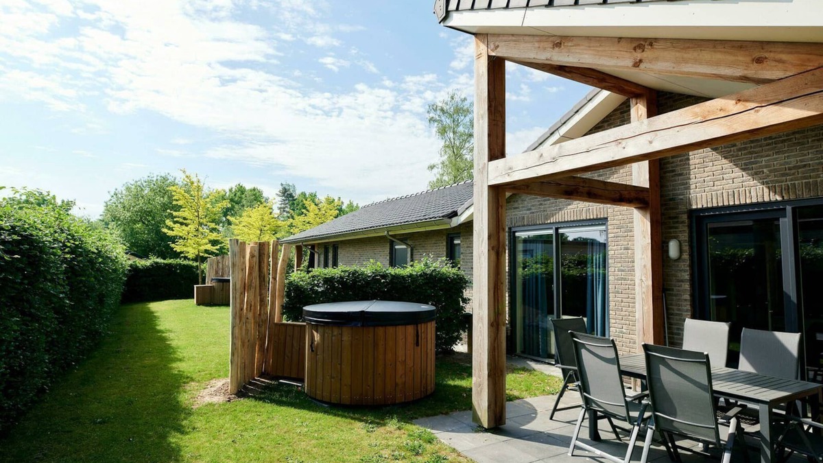 Voorthuizen House | Luxury and fully equipped vacation villa for 4 people with private Jacuzzi.