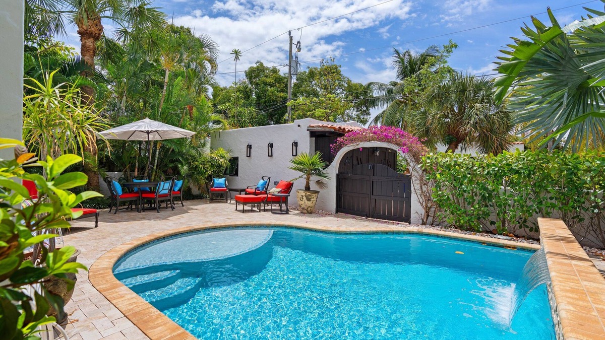 Flamingo Parks House | Luxury and Historic Elegance in a Charming West Palm Beach Villa. Pet Friendly!