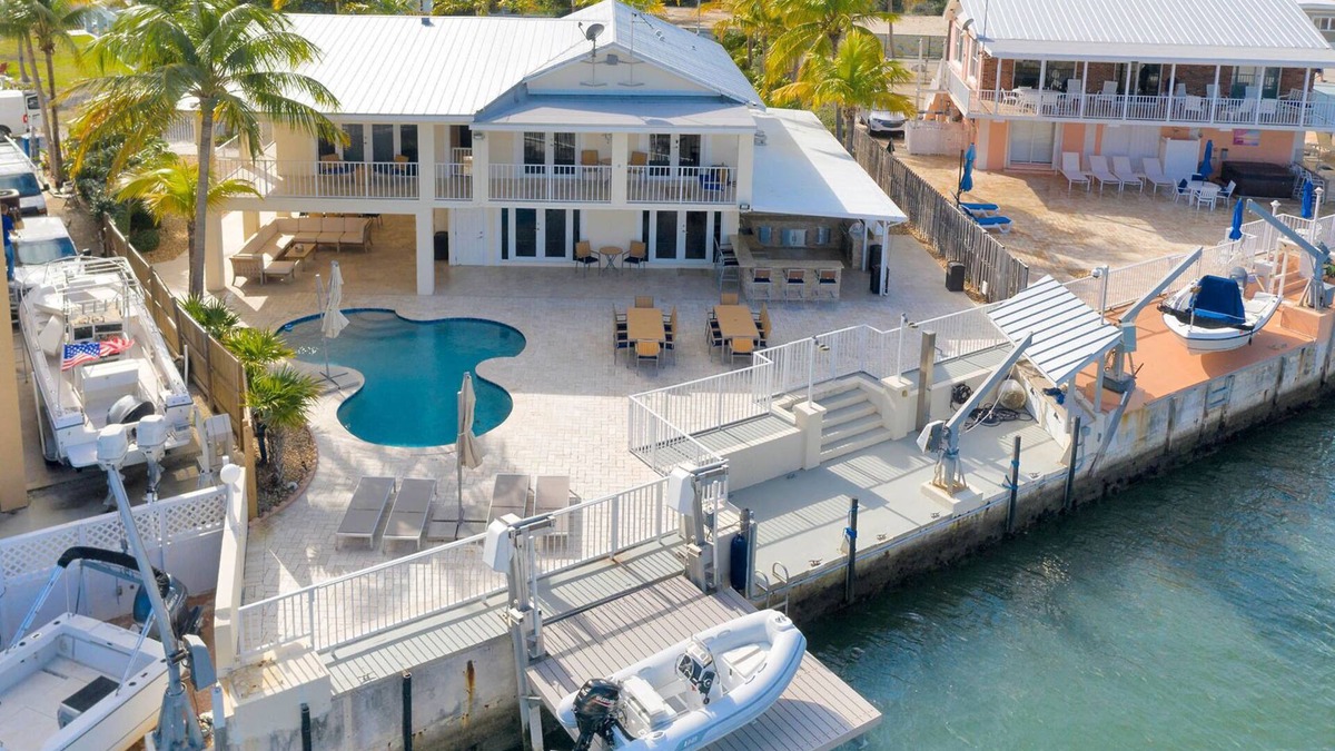 Monroe County House | Luxury and Spacious 5-bedroom house with Pool and Dock with Ocean Access