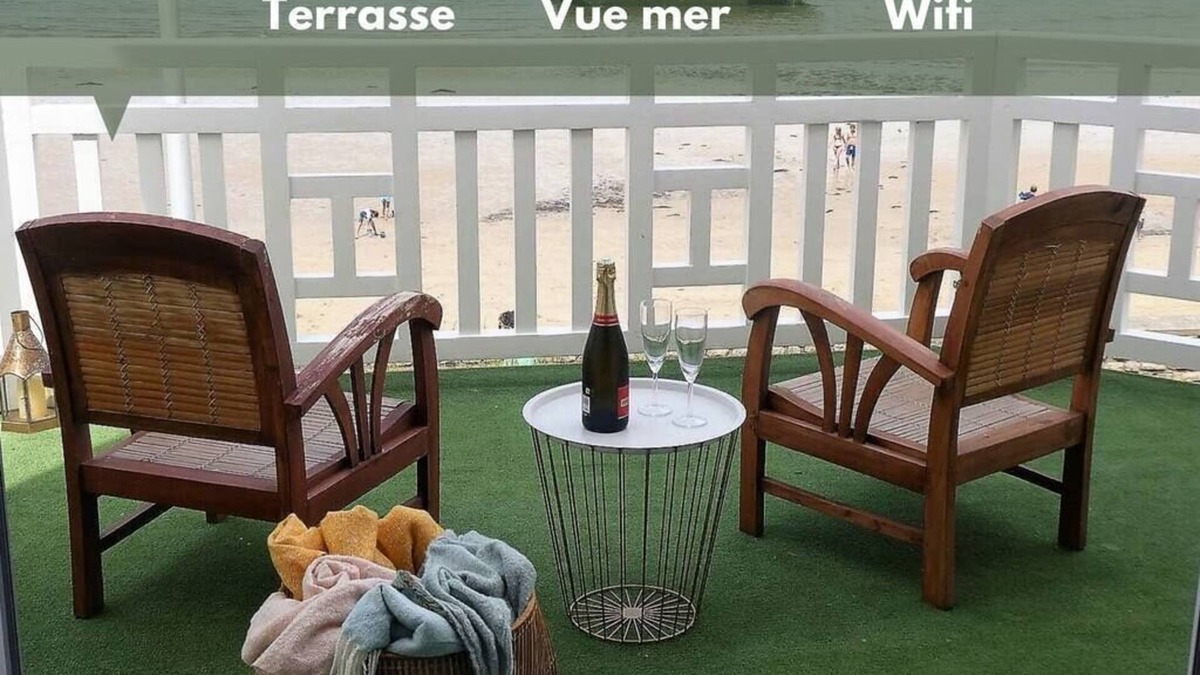 Arromanches-les-Bains Apartment | Luxury apartment - with terrace and sea view