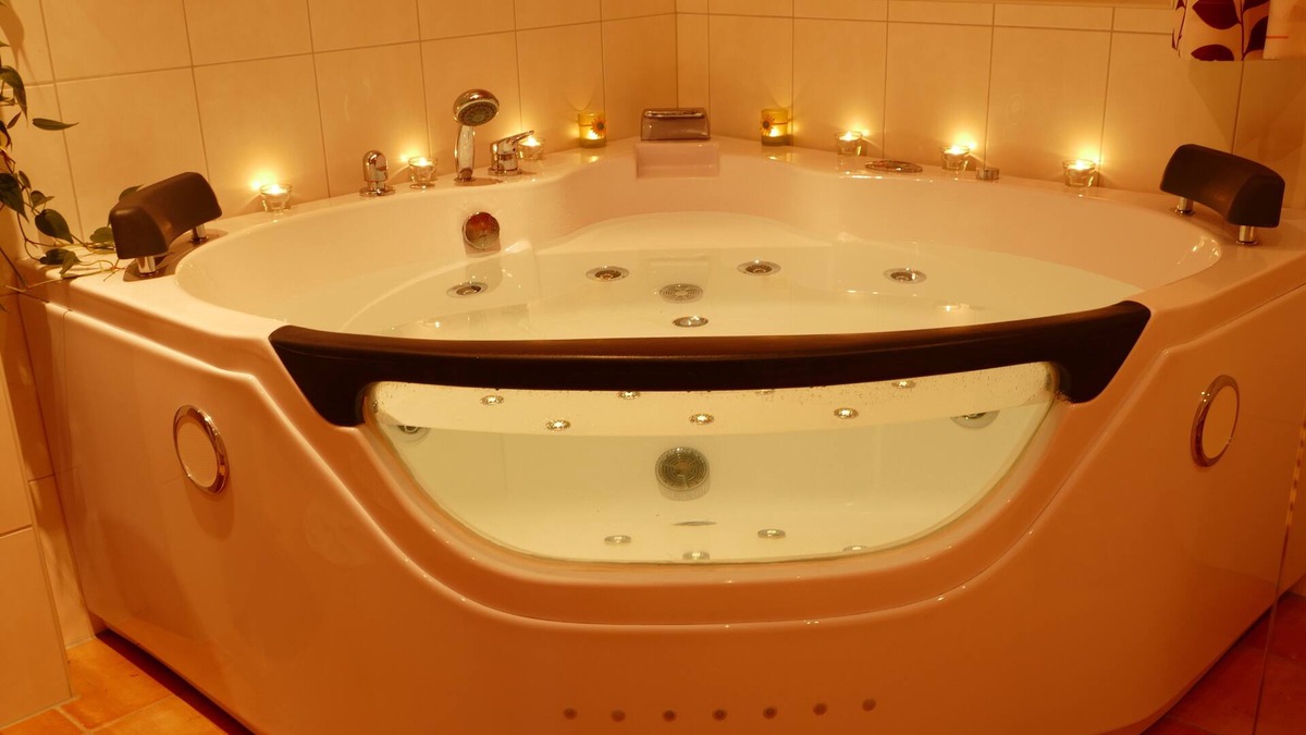 Rhoden Apartment | Luxury apartment with its own whirlpool & fireplace / use of the wellness area incl.