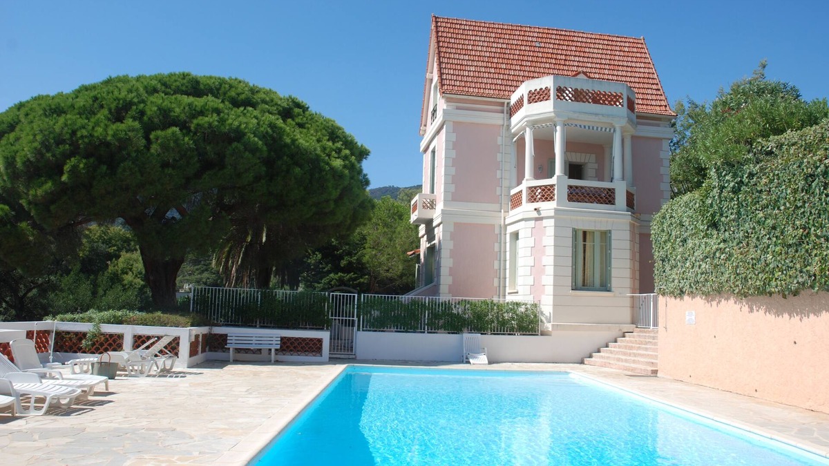 Cavalaire-sur-Mer Apartment | Luxury Apartment in Art Nouveaux House in Cavalaire sur Mer near St Tropez