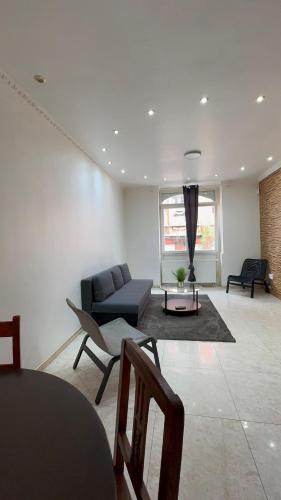 Laken Apartment | Luxury Apartment 2BR & Jacuzzi Near Expo 12 & ING Arena