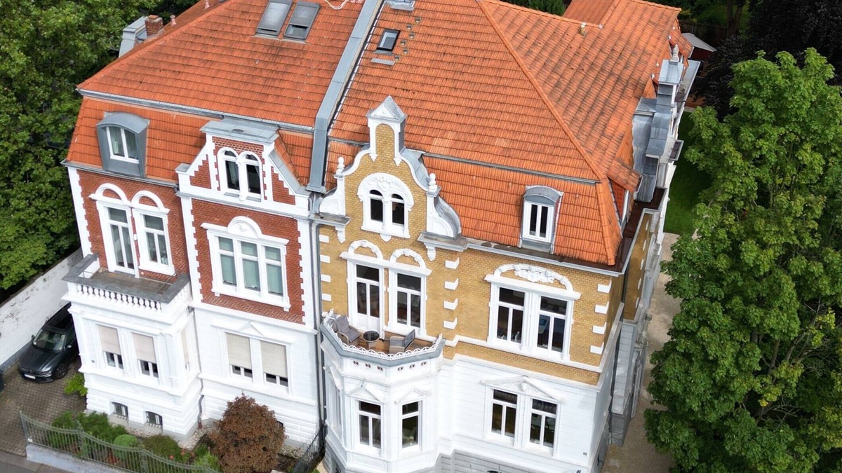 Lindenthal Apartment | Luxury apartment 8 persons, 300m² garden, terrace, bathtub, 10 min to the city center