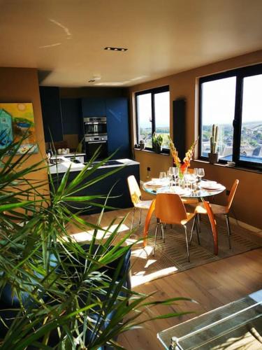 Woodingdean Apartment | Luxury Apartment Brighton and South Downs National Park, Free Parking, animals on request daily fee