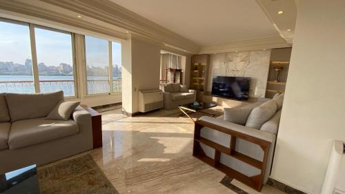 Old Cairo Apartment | luxury apartment firist row nile view maadi cairo-4
