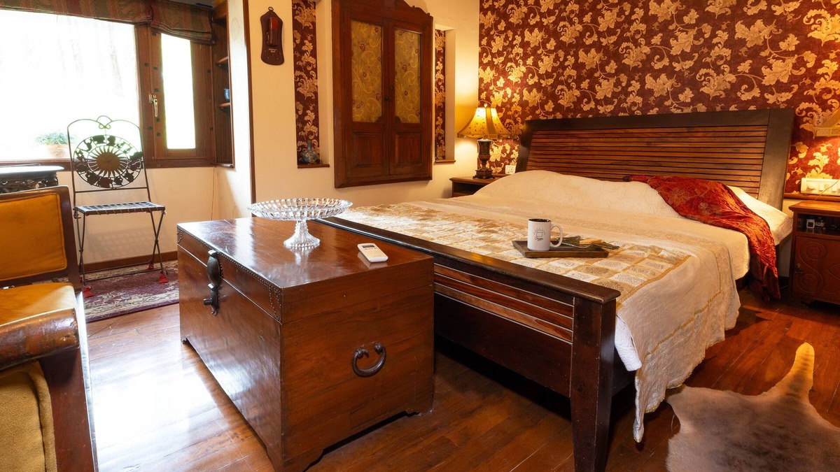 Andheri West Apartment | LUXURY APARTMENT IN GREAT LOCATION