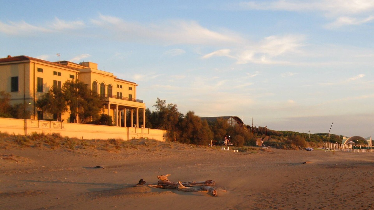 Donoratico Apartment | Luxury Apartment In Beachfront Villa, 4 Bedrooms, 3 bathrooms, 1600 sf