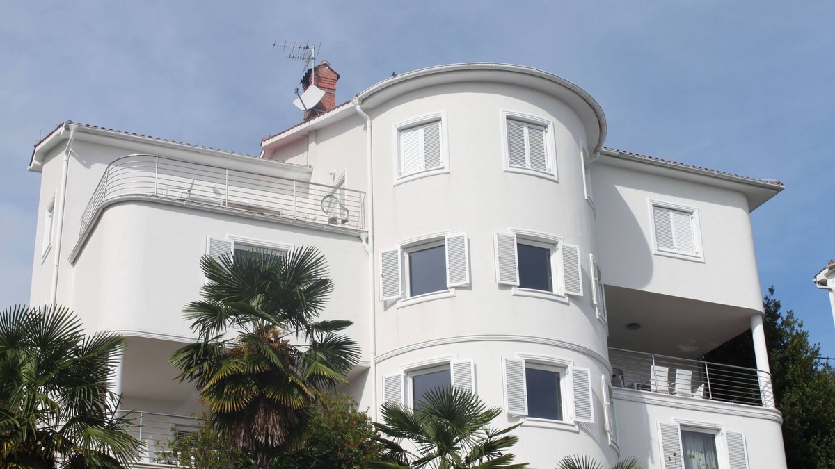 Icici Apartment | Luxury apartment in Opatija for 8 people with pool and silk bedding