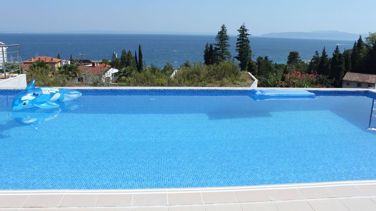 Icici Villa | Luxury Apartment in Opatija for 8 People With Pool and Silk Bedding