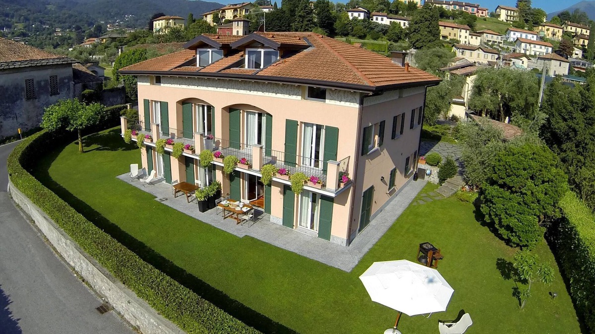 Bellagio Villa | Luxury Apartment in Villa, Lake View and Private Garden